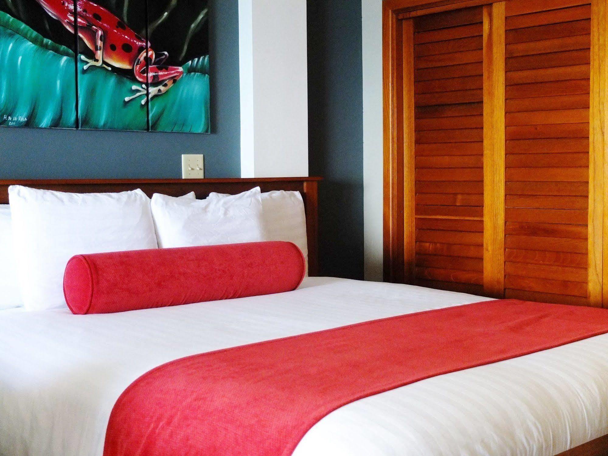 Tropical Suites Hotel Bocas del Toro Exterior photo